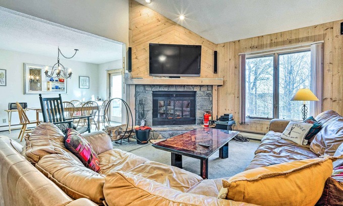 Bromley Mountain Casa | Bromley Mtn Townhome: Walk to Ski Shuttle!