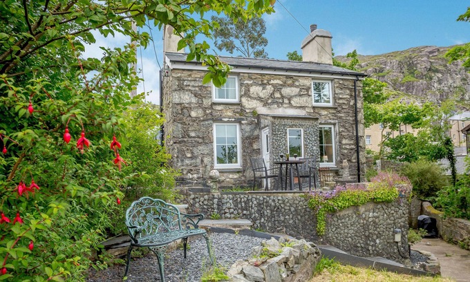 Manod Cabaña | BRONDDERWEN, with open fire in Blaenau Ffestiniog