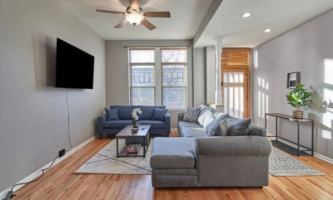 Bronzeville Casa | Bronzeville beauty close to all amenities