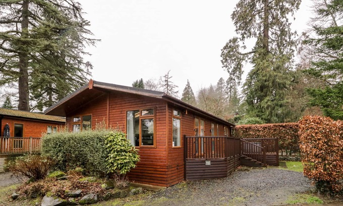 Windermere Cabina | BROOK LODGE, family friendly, with a garden in Bowness-On-Windermere