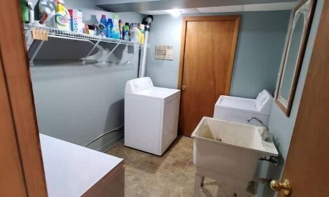 Dellslow Casa | Brookehaven Bungalow. Minutes from WVU, Hiking, & Cheat Lake!