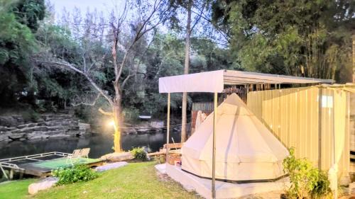 Khanong Phra Casa | Brookhouse & Glamping