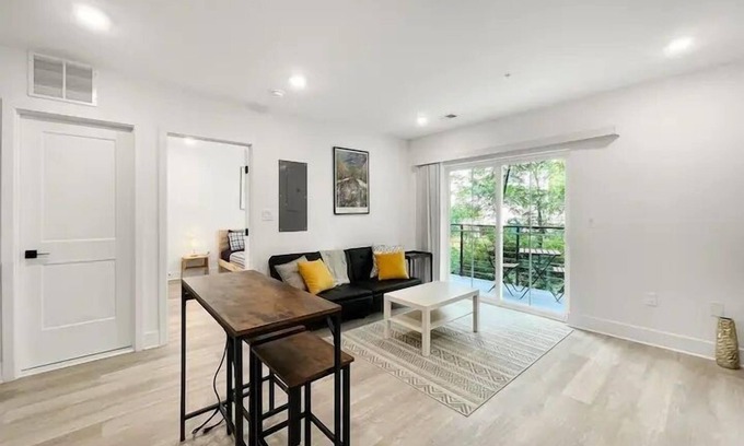 Brookland Cama Y Desayuno | Brand NEW Home | Outdoor Dining with Pleasant View