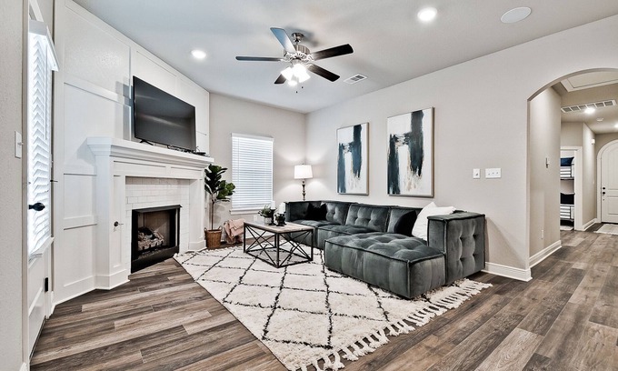 Fayetteville Casa | Brooklands Hideaway | Charming Historically-Inspired Cottage