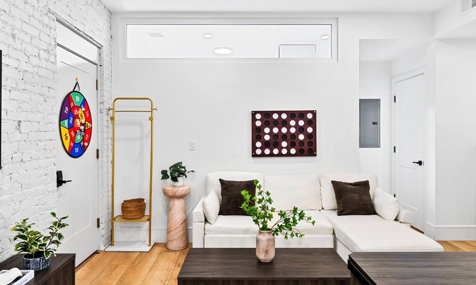 Griggs Park Apartamento | Brookline Haven | Rooftop + Deck + Game Room +T