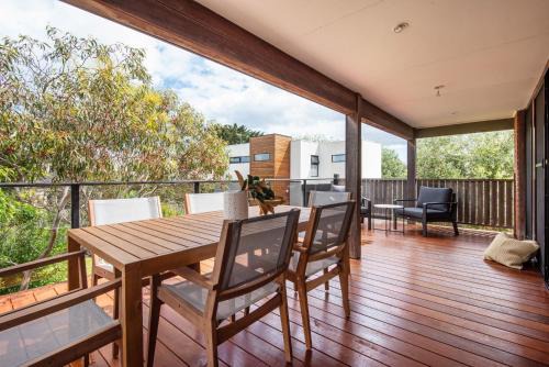 Safety Beach Casa | Brooklyn Beach Abode Walk to the beach
