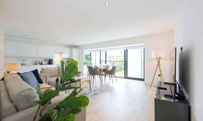 Cheadle Apartamento | Brooklyn Mews-Free Parking