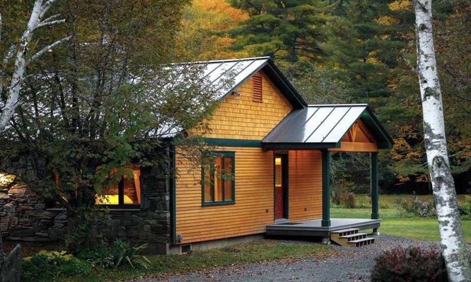 Bridgewater Corners Cabina | Cozy Brookside Cabin with Hot Tub | Woodstock VT