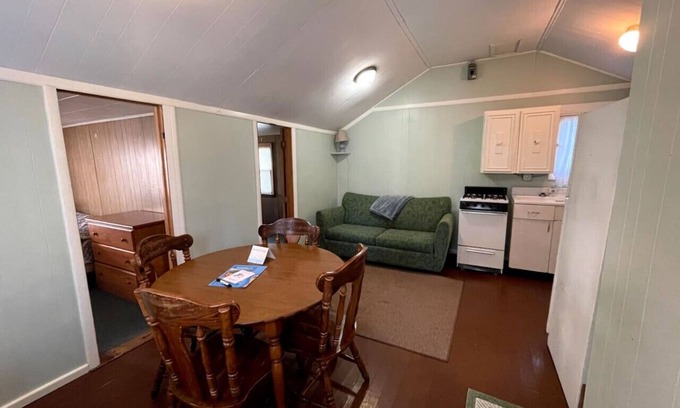 Grawn Casa | Brookside Cottages and Resort Willow Cottage