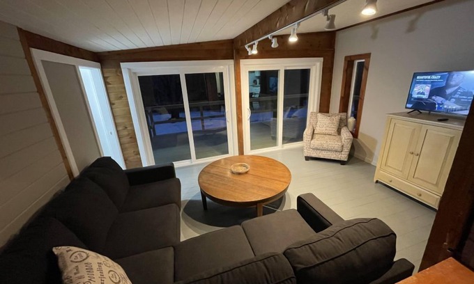 Goshen Casa | Brookside Hideaway, Brook Road Inn