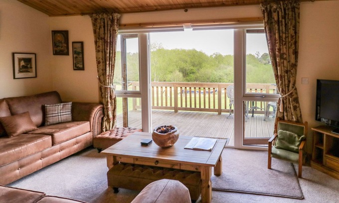 Defford Cabaña | BROOKSIDE LODGE, with a garden in Defford