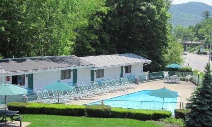 Lake George Hotel | Brookside Motel