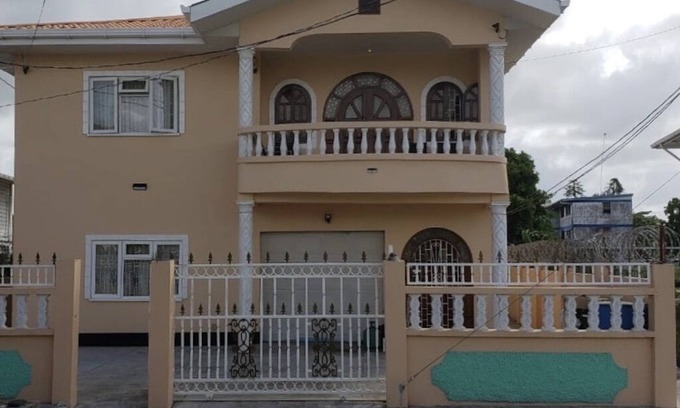 Georgetown Apartamento | BROOKVILLE 2 BEDROOM- TOP FLOOR