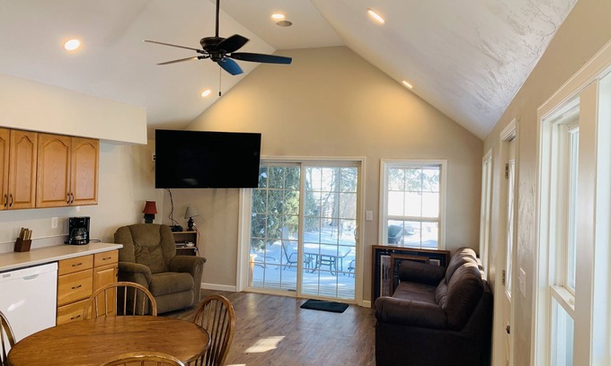 Shawano Casa | Brothers lake drive chalet