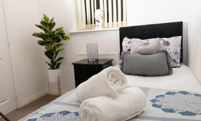 Newport Pagnell Apartamento | Broughton Haven 5 Beds House Free WiFi, Free parking, NETFLIX