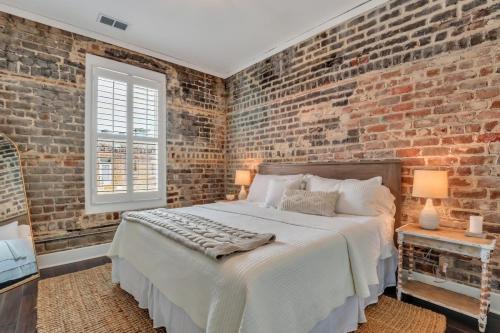 Historic District - North Apartamento | Broughton Street Bungalow - Steps to Everything