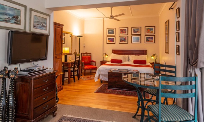 Eastcliff Casa | Brown Jar Studio Apartment