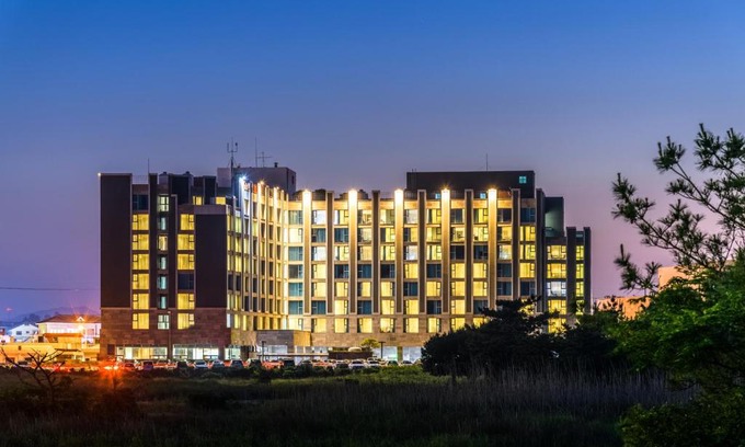 Seongsan Hotel | Brown Suites Hotel and Resort