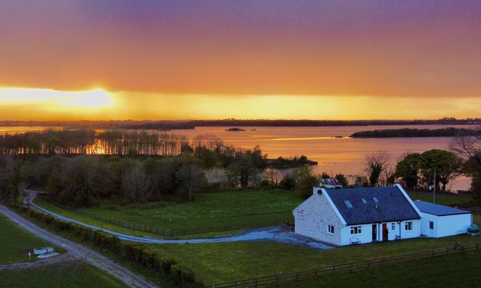 Cloondaver Casa | BROWNSTOWN LODGE - Fishing Lodge y Country House con vistas al lago y ubicación aislada