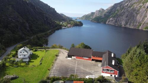 Flekkefjord Hotel | Brufjell Hostel & Parking