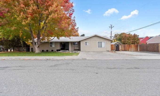 Tri-Cities Casa | Bruneau Bungalow Side B