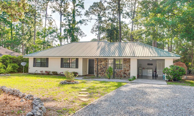 Brunswick Casa | Brunswick Retreat w/ Patio & Grill, Near Beaches!