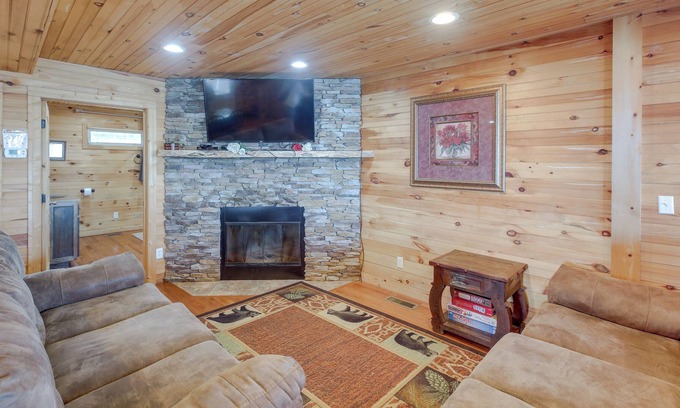 Bryant Cabina | Bryant Vacation Rental w/ Balcony & Scenic Views!