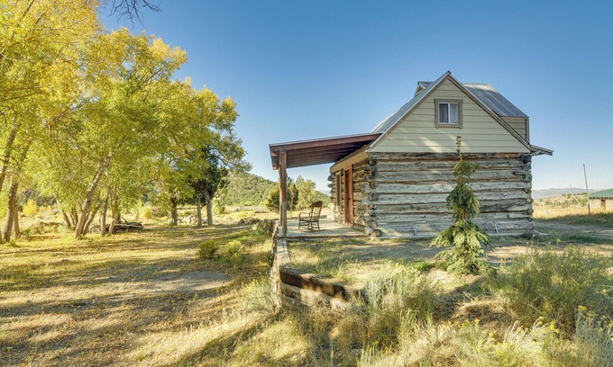 Southwestern Utah - Bryce Canyon Cabina | Bryce Canyon Basecamp: Historic Homesteader Cabin