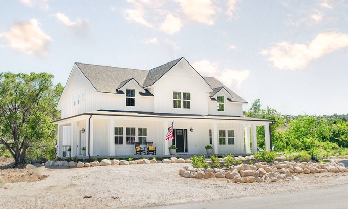 Tropic Casa | Bryce Canyon Homestead - No Cleaning Fee!