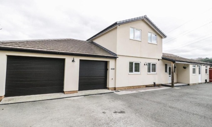 Eglwysbach Casa | Bryn Derw Holiday Cottage
