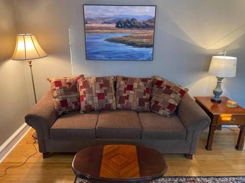 Bryn Mawr Apartamento | Bryn Mawr Spacious Grnd Floor Apt Free Parking