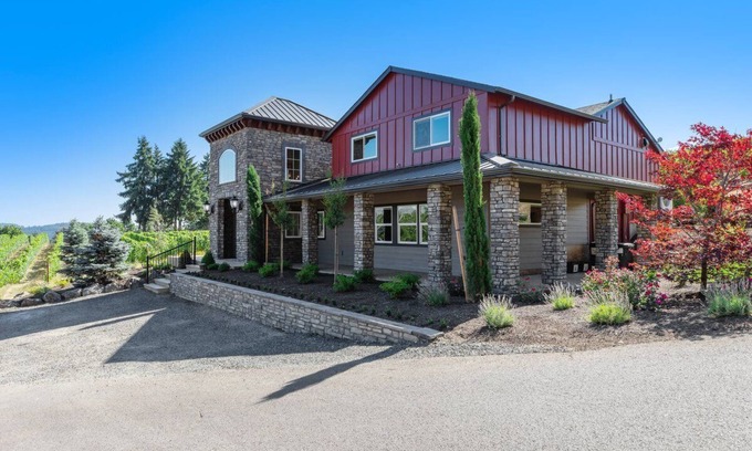 Salem Casa | Bryn Mawr Vineyards Gatehouse: Newly Remodeled Home on the Vineyard