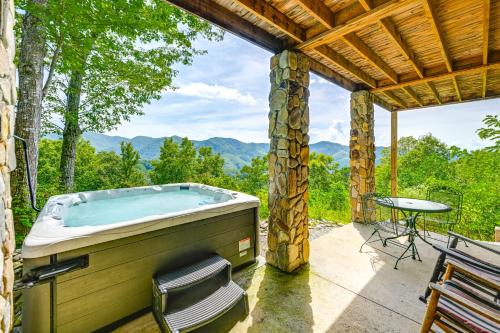 Bryson City Casa | Bryson City Cabin Hot Tub and Mtn View!