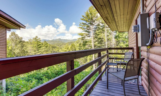 Bryson City Cabina | Bryson City Cabin in Smoky Mtn w/Resort Amenities