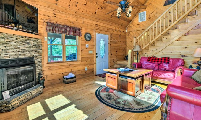 Bryson City Casa | Bryson City Cabin Rental with Views and Hot Tub