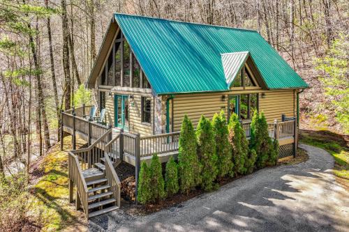 Bryson City Casa | Bryson City Cabin with Stunning Views and Hot Tub!