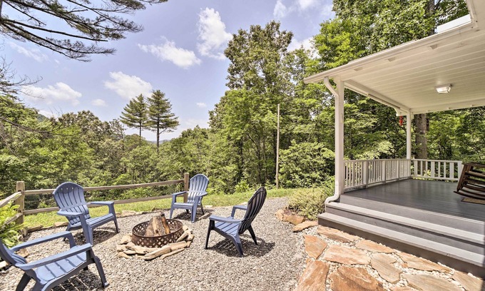 Bryson City Cabaña | Bryson City Retreat: Fire Pit + Mountain Views!
