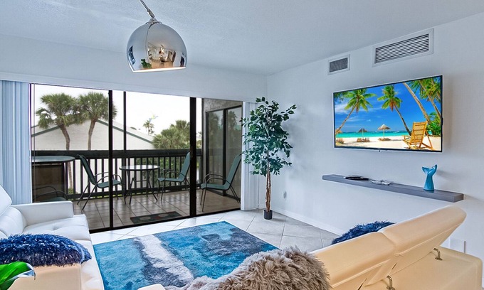 Fort Pierce Condominio | BT 6435 2/2 Condo en Ocean Village - Bienvenido al Paraíso