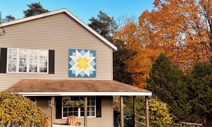 Schroon Lake Apartamento | Bubar Barn - screen porch, deck, + parking