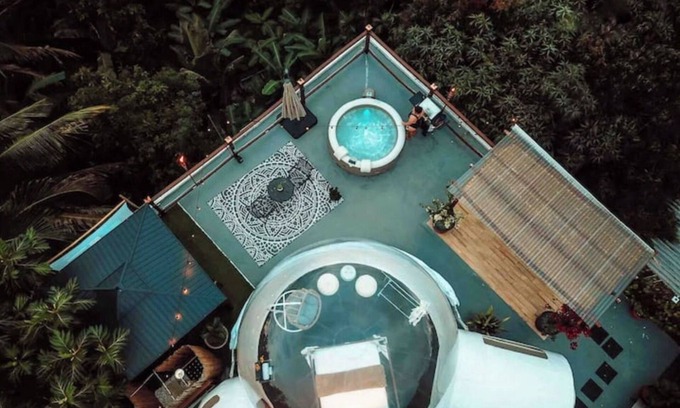 Guadiana Alquiler De RV | Bubble room with a view, Jacuzzi spa, kitchen.