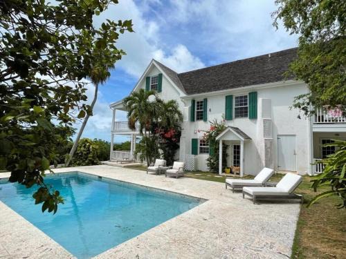 Governor's Harbour Apartamento | Buccaneer Hill Main House home