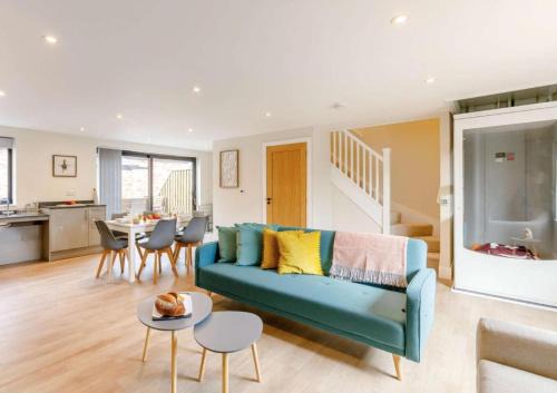 Moreton Valence Casa | Buck Cottage disabled adapted 3 bed hot tub pets