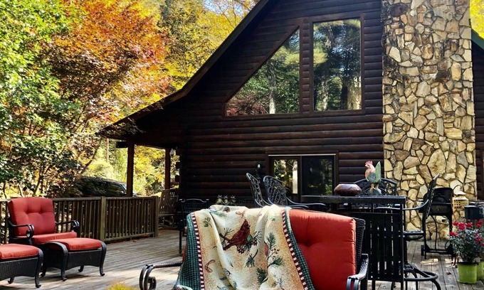 Highlands Cabina | Buck Falls Log Cabin - Chalet Retreat