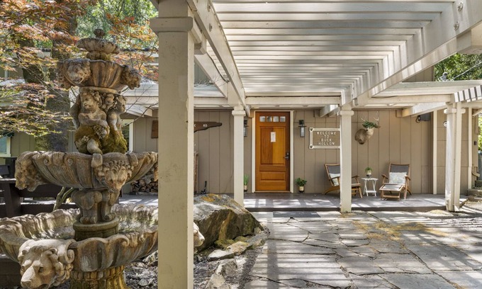 Cazadero Casa | Buck Hollow ~ Peace and Quiet Abound at this Creekside Retreat.