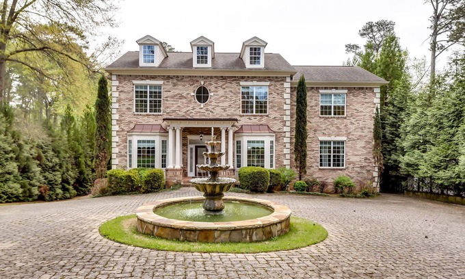 Buckhead Casa | Buckhead fenced N Gated Ensuited 6BD,8bath Estate, 5mins to shopping.Sleeps 12