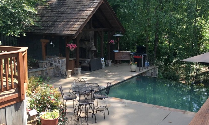 North Buckhead Casa | Ejecutivo Buckhead / piscina de borde infinito / bajas tasas de agosto a mitad de semana