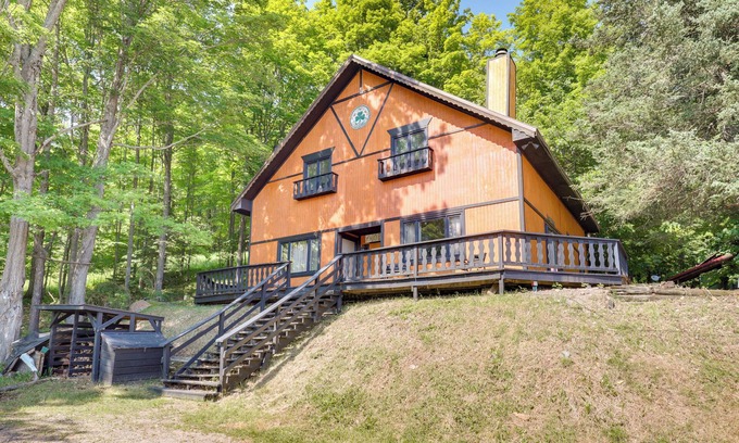 Stambaugh Cabina | Iron River Rental w/ Sauna - Walk to Ski Brule!