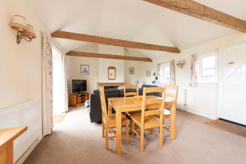West Milton Casa | Buckingham Cottage - Lancombes House