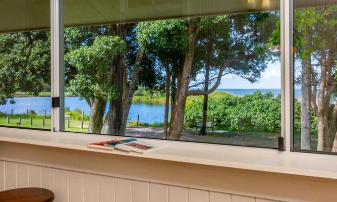 Bongaree Casa | Buckley's Cottage by the Sea