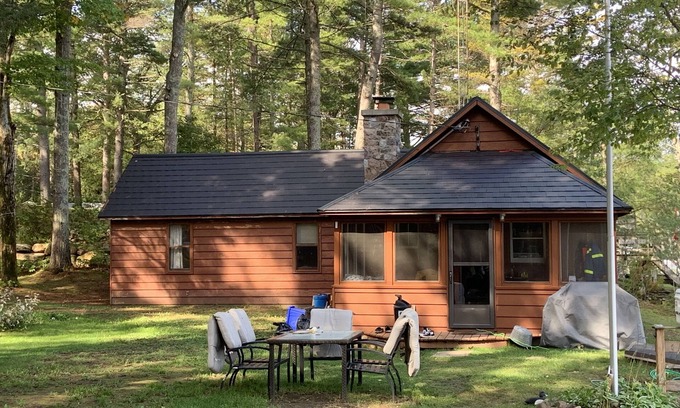 Addington Highlands Casa | Buckshot Lake, Plevna Ont 322 feet of water front on a beautiful private lake